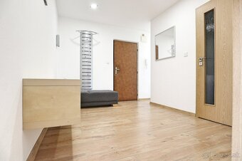 Zariadený veľkometrážny 2i byt 68m2 - balkón 3m2 - Vlčince