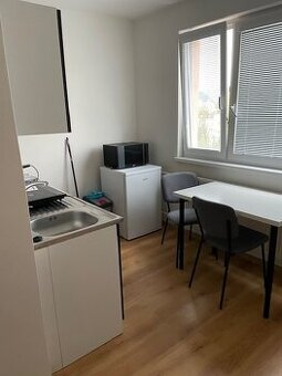 Prenájom 1i byt Partizánska ulica, centrum, Banská Bystrica.