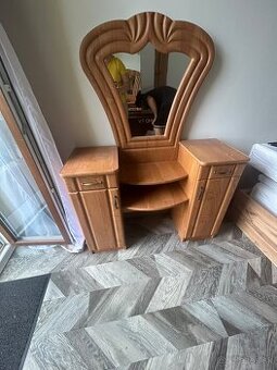 Kozmetický stolík