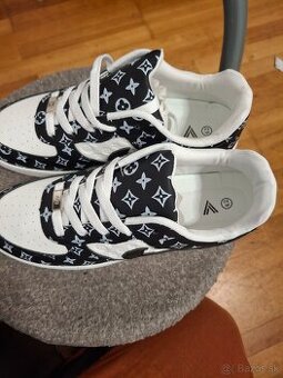 Predam nove repliky nike