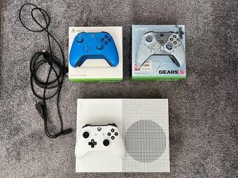 Xbox one S + hry a ovládače