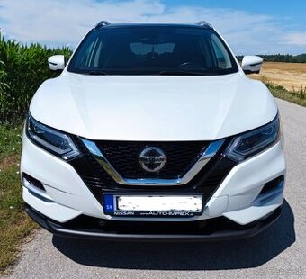 Nissan Qashqai , biela perleť-panoramatická strecha