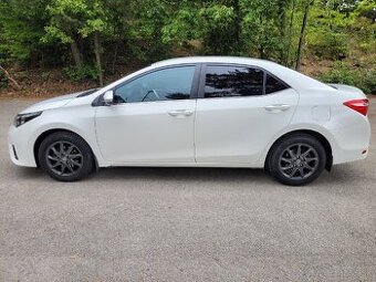 Predám Toyota Corolla 1.6 SDN