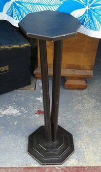 Krásne retro kúsky, stojan na kvety, stolík s výpletom