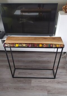 Epoxidovy konzolovy stolik