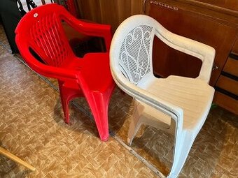 Plastové stoličky
