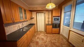 Exkluzívne iba u nás, ponúkam Vám na predaj 3 izbový byt .