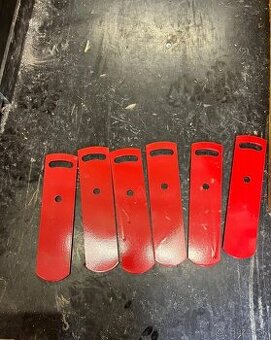 Predam zaklapace strierace na pluh