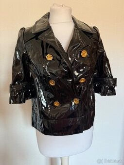 Čierna lesklá bunda na gombíly Juicy