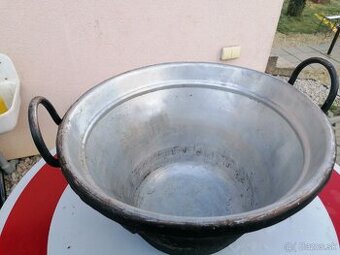 Hlinikovy kotlik ,pokrievka ,trojnozku