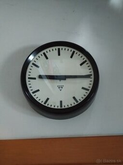 Pragotron hodiny prerobené na hodinový strojček