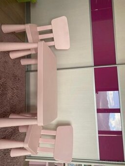 Detsky stolik so stoličkami