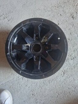 Predam disk na can am r14 4x136 zadny