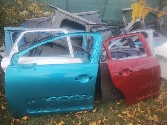 Predám dvere, blatníky na Citroen C3,C4, Picasso, Berlingo..