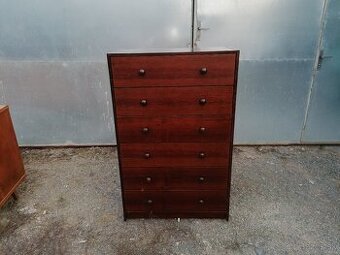 Zdravim predam komodu so šiestimi zásuvkami