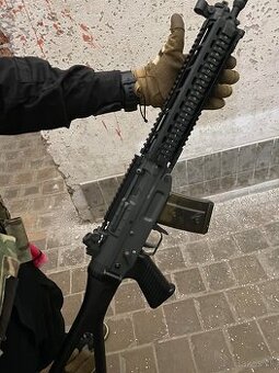 Airsoft swiss arms SIG551 EBB