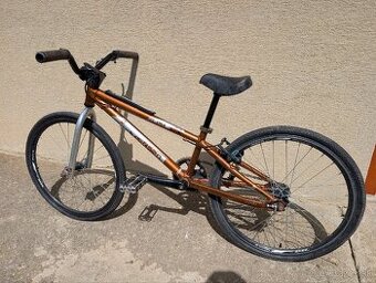 (rezervovaný) Felt Sector Junior