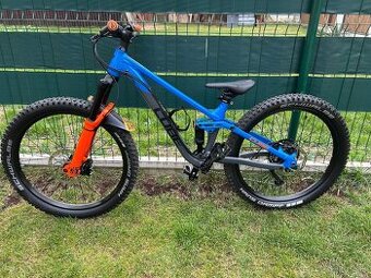 Detský celoodpružený bicykel 24 CUBE STEREO 240 ACTIONTEAM