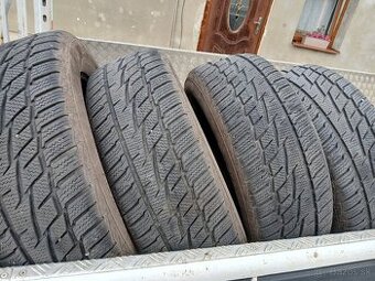 Pneu 215/60 R16