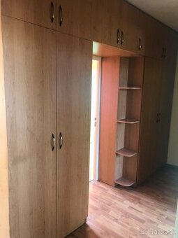 Skrine a vesiakovu zostavu - 1