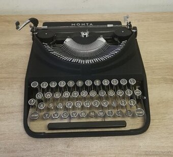 Starožitný písací stroj MONTA Portable z roku 1941