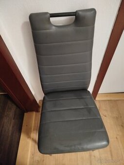 Šedá koženkova vysoká stolička