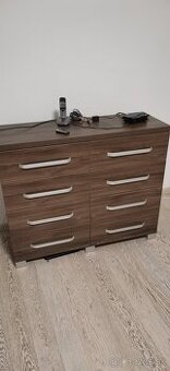 PREDÁM KOMODU+STOLÍKY+POLIČKA.