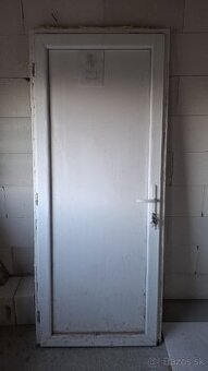 Predam plastove vchodove dvere