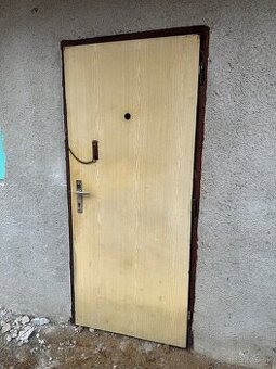 Darujem tri kusy dverí