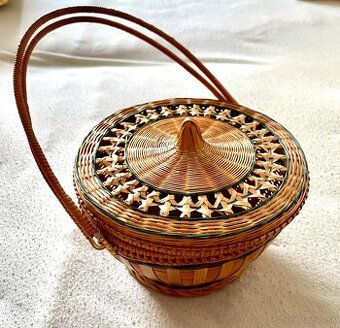 Pletený uzatvárateľný prútený košík - 1