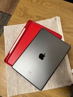 iPad 8 (2020) 32GB + stylus a obal ESR