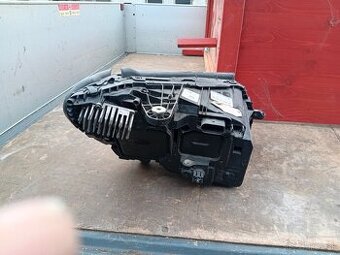 Predám svetlo predné na Mercedes Benz Ctrieda