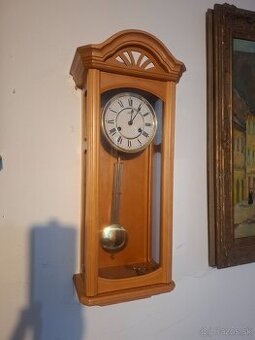 Predám funkčné nástenné hodiny HERMLE s polbicím mechanizmom