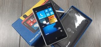 .: NOKIA LUMIA 820 - Retro do zbierky.