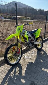 Suzuki RM-Z 450 (2013) – Striekačka