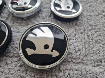 Stredové krytky - pukličky kolies ŠKODA / VRS .