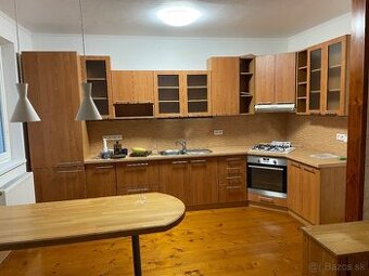 Kuchynská linka za odvoz + digestor a stôl