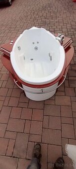 Kupelňova vaňa s hydromasažou