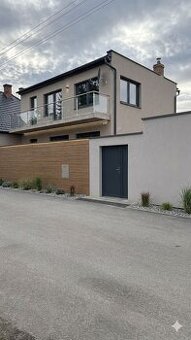 Dva rodinné domy na pozemku 820 m² v Čataji