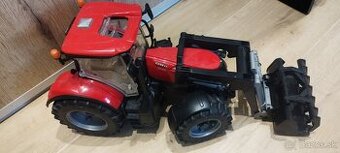 Bruder traktor s vlečkou