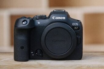 Canon EOS R7