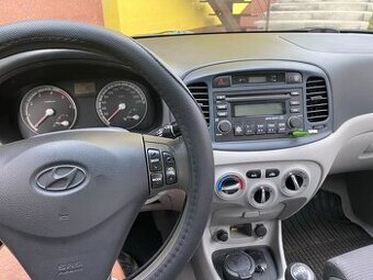 Hyundai Accent - volant multifunkčný