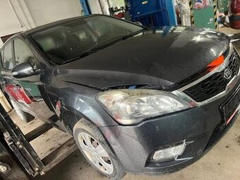 Rozpredám na diely Kia Ceed I benzín diesel automat manuál