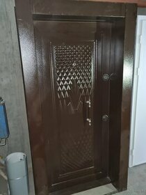 Bezpečnosťné vchodové dvere do bytu. SÚ NOVÉ - 1