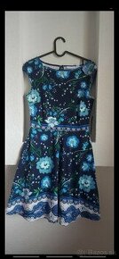 Kratšie modro-zeleno-čierne šaty s kvetinovým vzorom. - 1