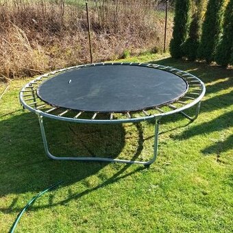 Darujem trampolínu