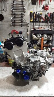 Predam poskodeny motor Yamaha YZF 250