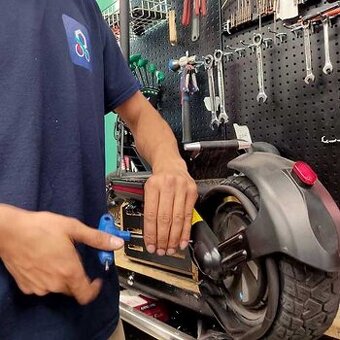 Hľadame technika na opravu elektrokolobežiek