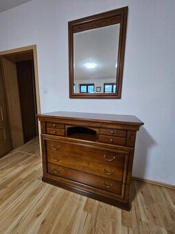 Predam komodu so zrkadlom