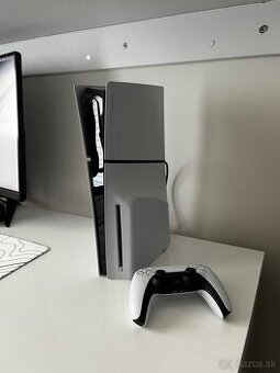 Playstation 5 slim + The last of us (PS4 version)